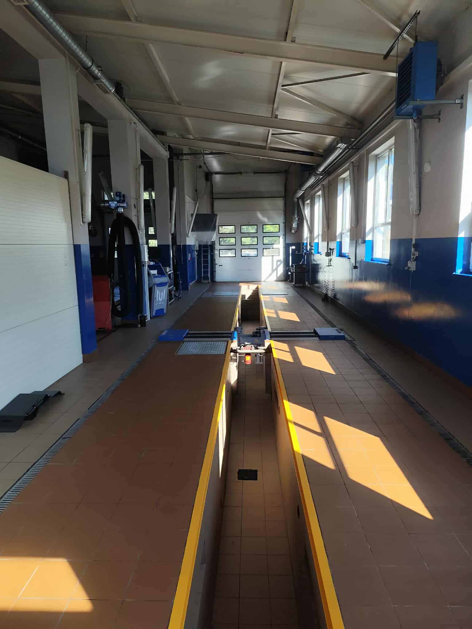 Auto Centrum — Okręgowa stacja Kontroli pojazdów i serwis samochodowy Niepołomice - Linia badania technicznego samochodów dostawczych