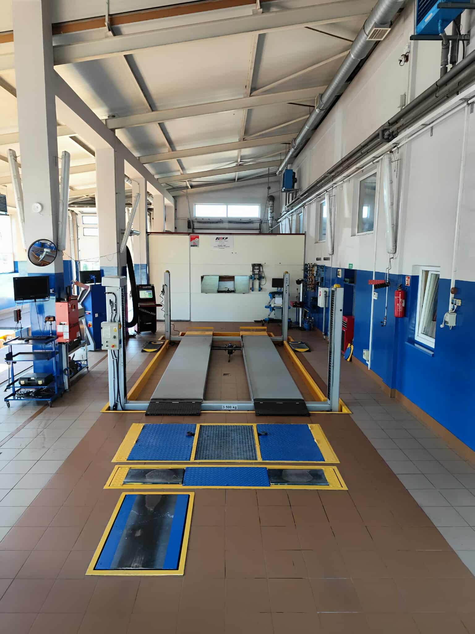 Auto Centrum — Okręgowa stacja Kontroli pojazdów i serwis samochodowy Niepołomice - Linia badania technicznego samochodów